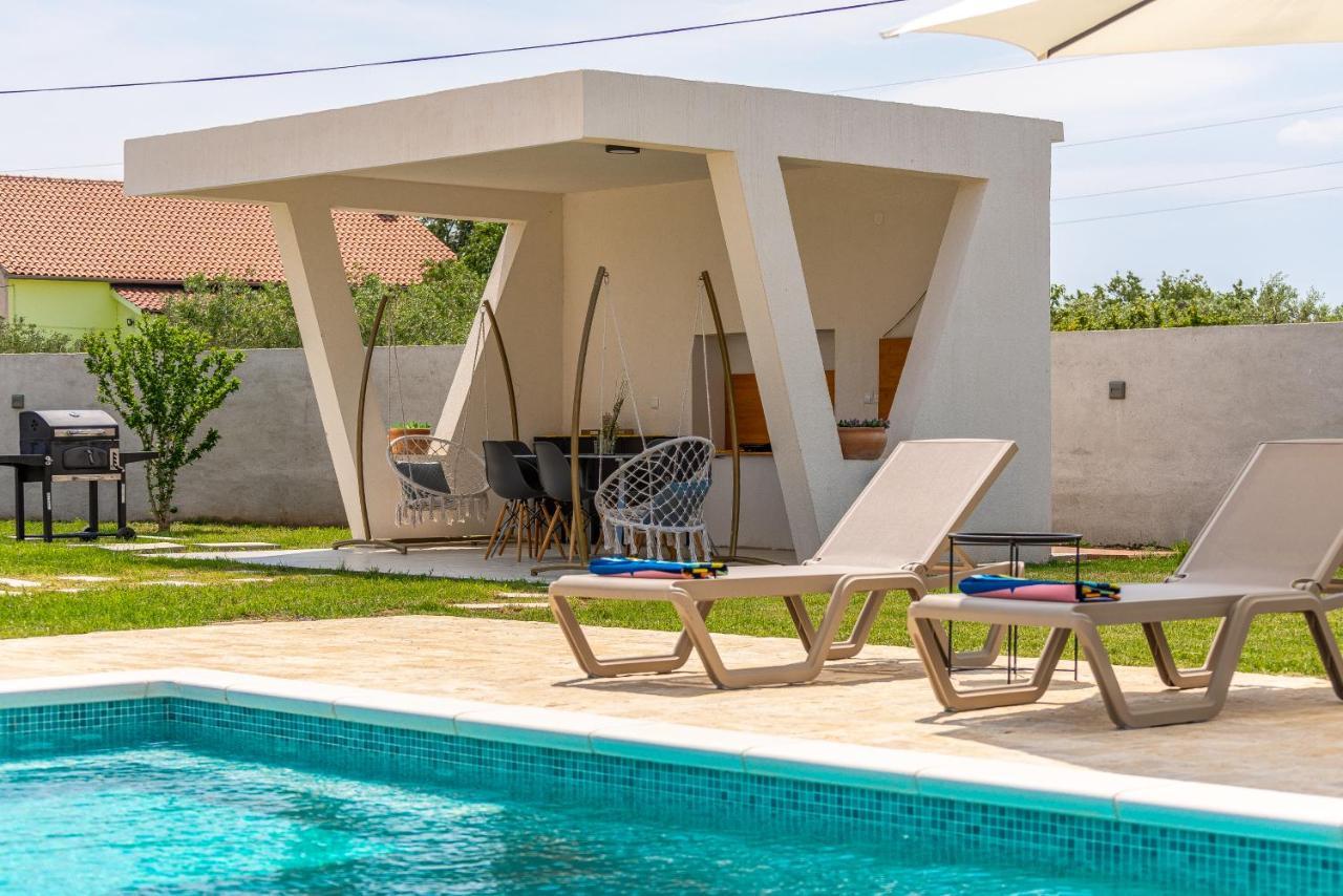 S&I Peaceful Holiday Home With Pool & Jacuzzi Galovac  Ngoại thất bức ảnh