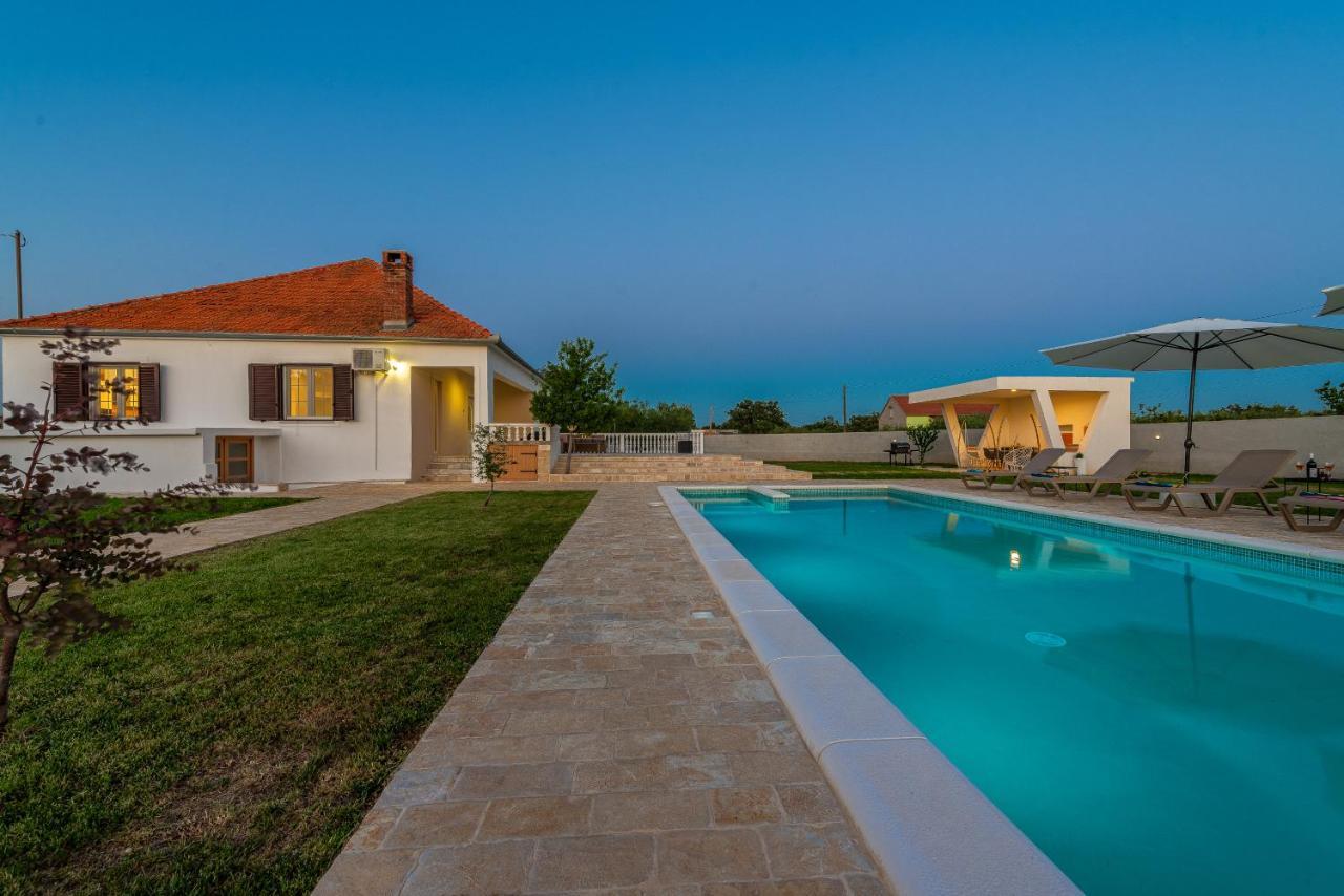 S&I Peaceful Holiday Home With Pool & Jacuzzi Galovac  Ngoại thất bức ảnh