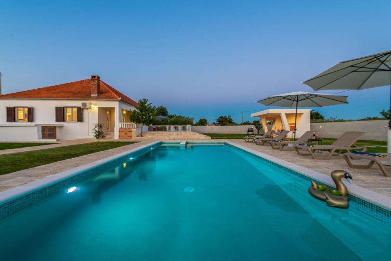 S&I Peaceful Holiday Home With Pool & Jacuzzi Galovac  Ngoại thất bức ảnh