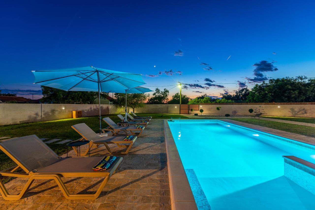 S&I Peaceful Holiday Home With Pool & Jacuzzi Galovac  Ngoại thất bức ảnh