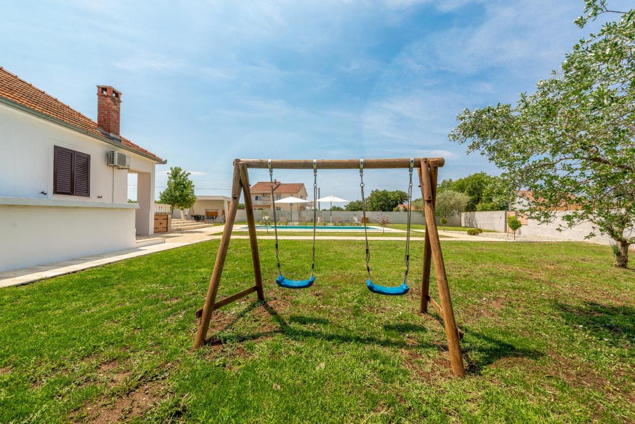 S&I Peaceful Holiday Home With Pool & Jacuzzi Galovac  Ngoại thất bức ảnh