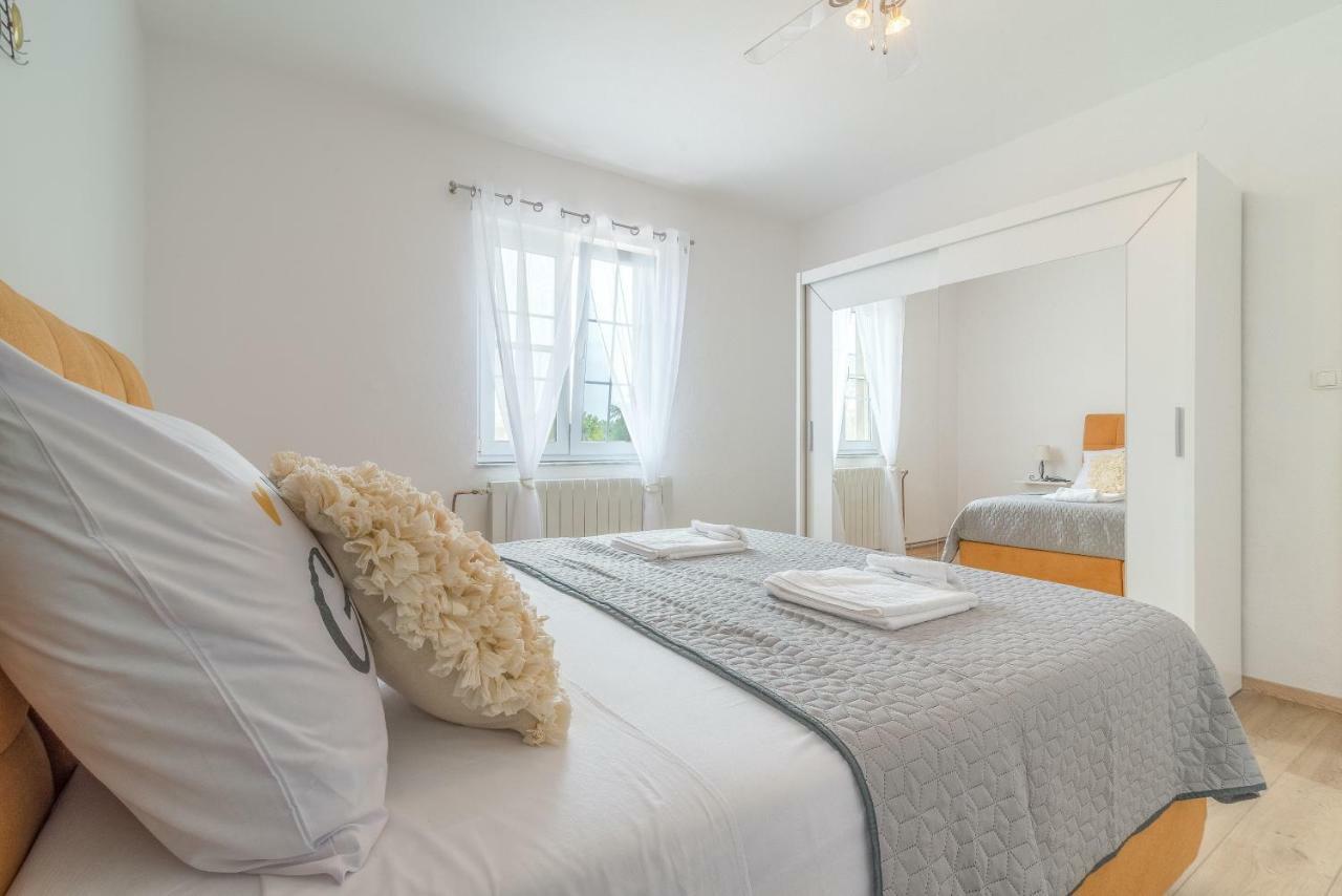 S&I Peaceful Holiday Home With Pool & Jacuzzi Galovac  Ngoại thất bức ảnh